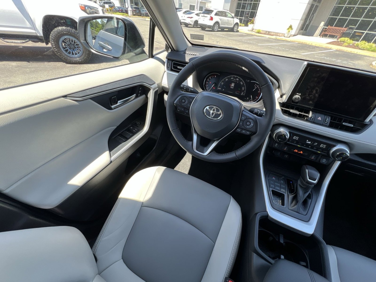 Used 2023 Toyota RAV4 XLE Premium AWD/4WD image 4