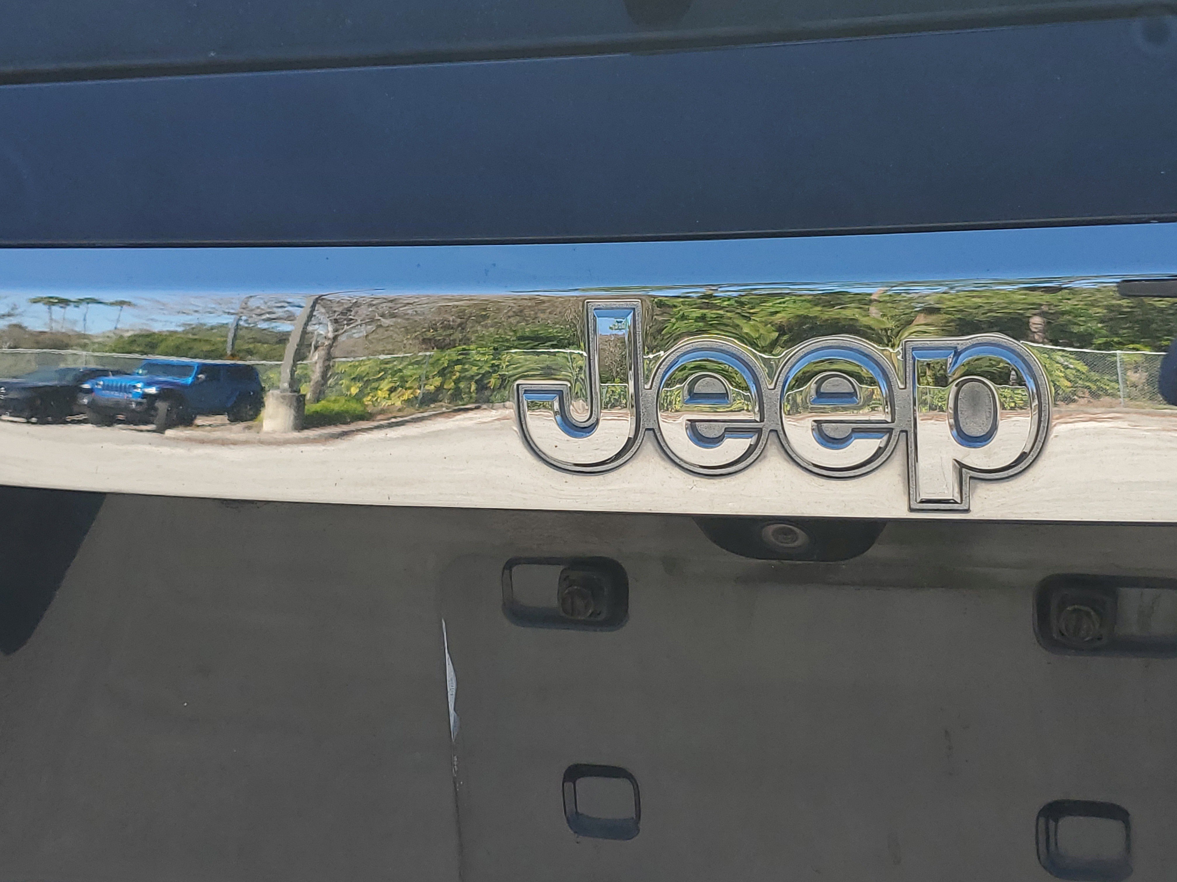 Used 2012 Jeep Grand Cherokee Overland image 7