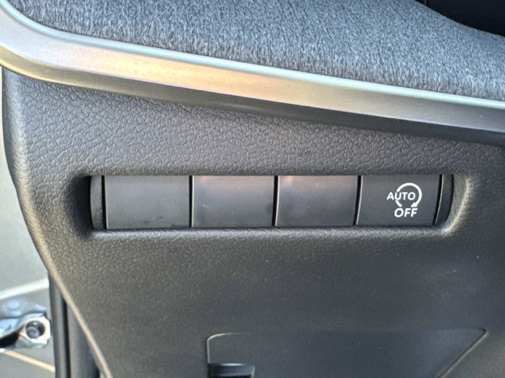Used 2025 Nissan Kicks SV FWD image 27