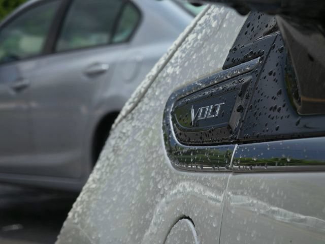Used 2012 Chevrolet Volt Premium w/ Premium Trim Package FWD image 6