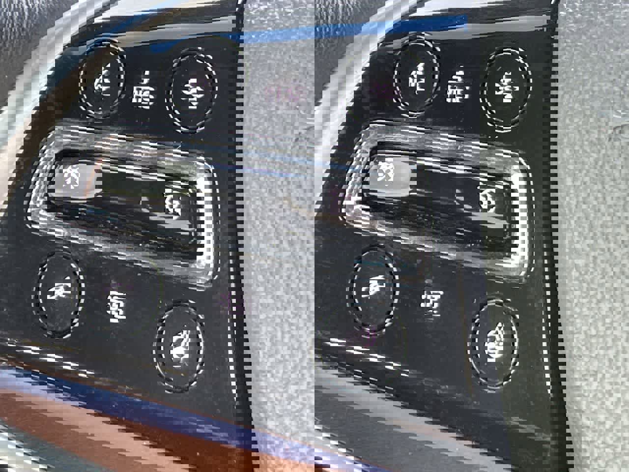 Used 2018 Cadillac Escalade ESV Luxury image 27