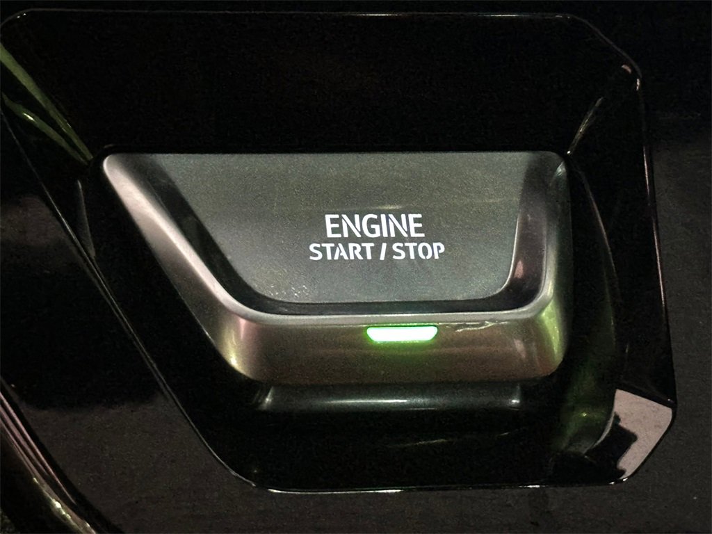 Used 2025 GMC Sierra 2500 Denali Ultimate image 32