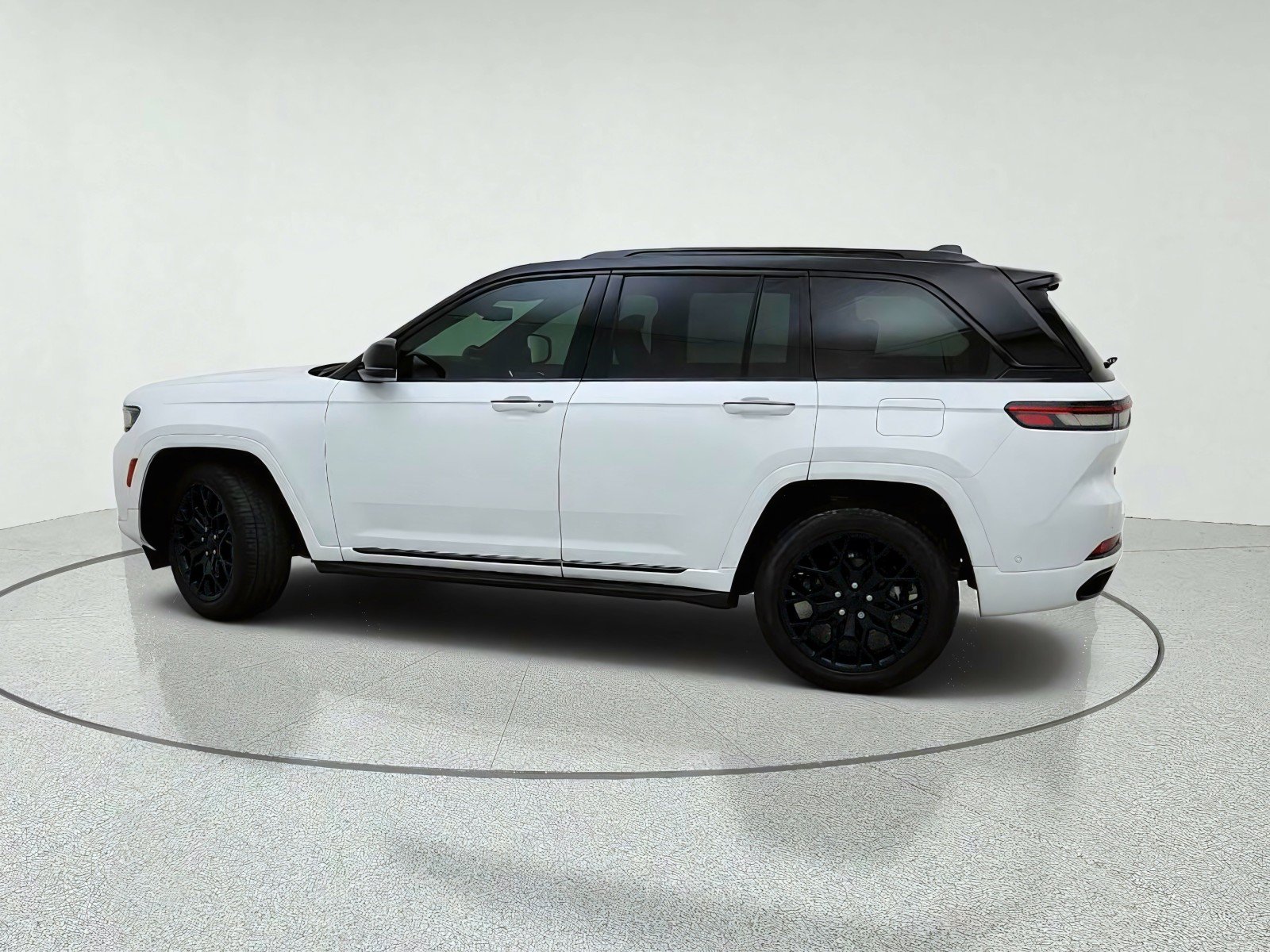 Used 2024 Jeep Grand Cherokee Summit AWD/4WD image 13