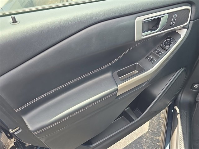 Used 2022 Ford Explorer XLT w/ Equipment Group 202A image 16