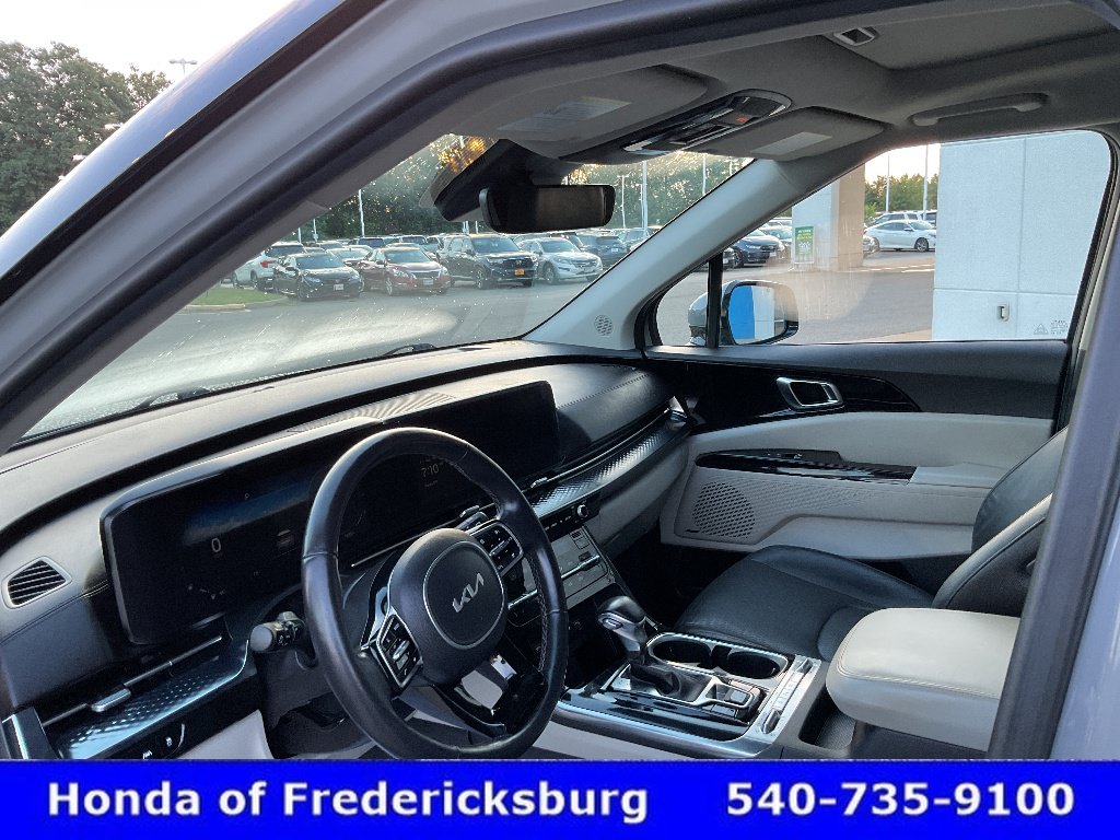 Used 2023 Kia Carnival SX Prestige FWD image 36