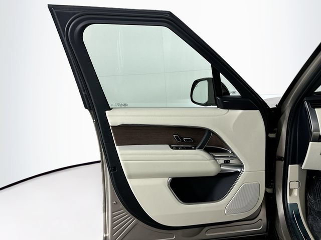 New 2026 Land Rover Range Rover Long Wheelbase SE AWD/4WD image 11