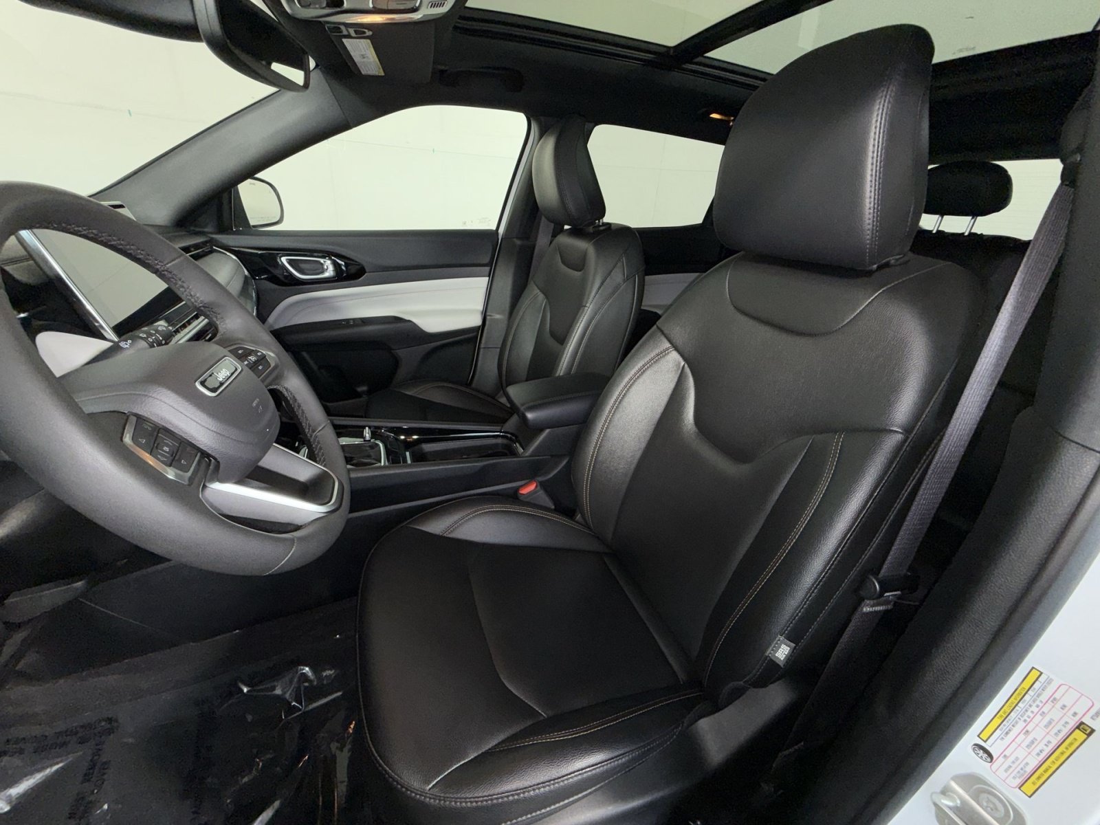 Used 2024 Jeep Compass Limited w/ Sun and Sound Group AWD/4WD image 13