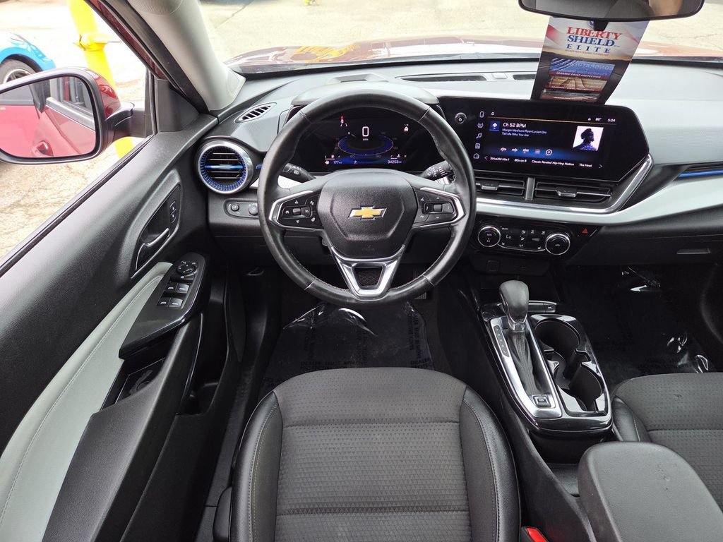 Used 2025 Chevrolet Trax LT w/ Driver Confidence Package FWD image 20