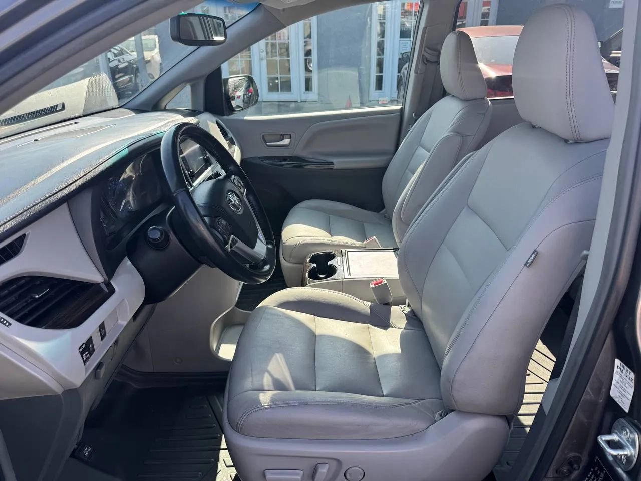 Used 2015 Toyota Sienna XLE image 17