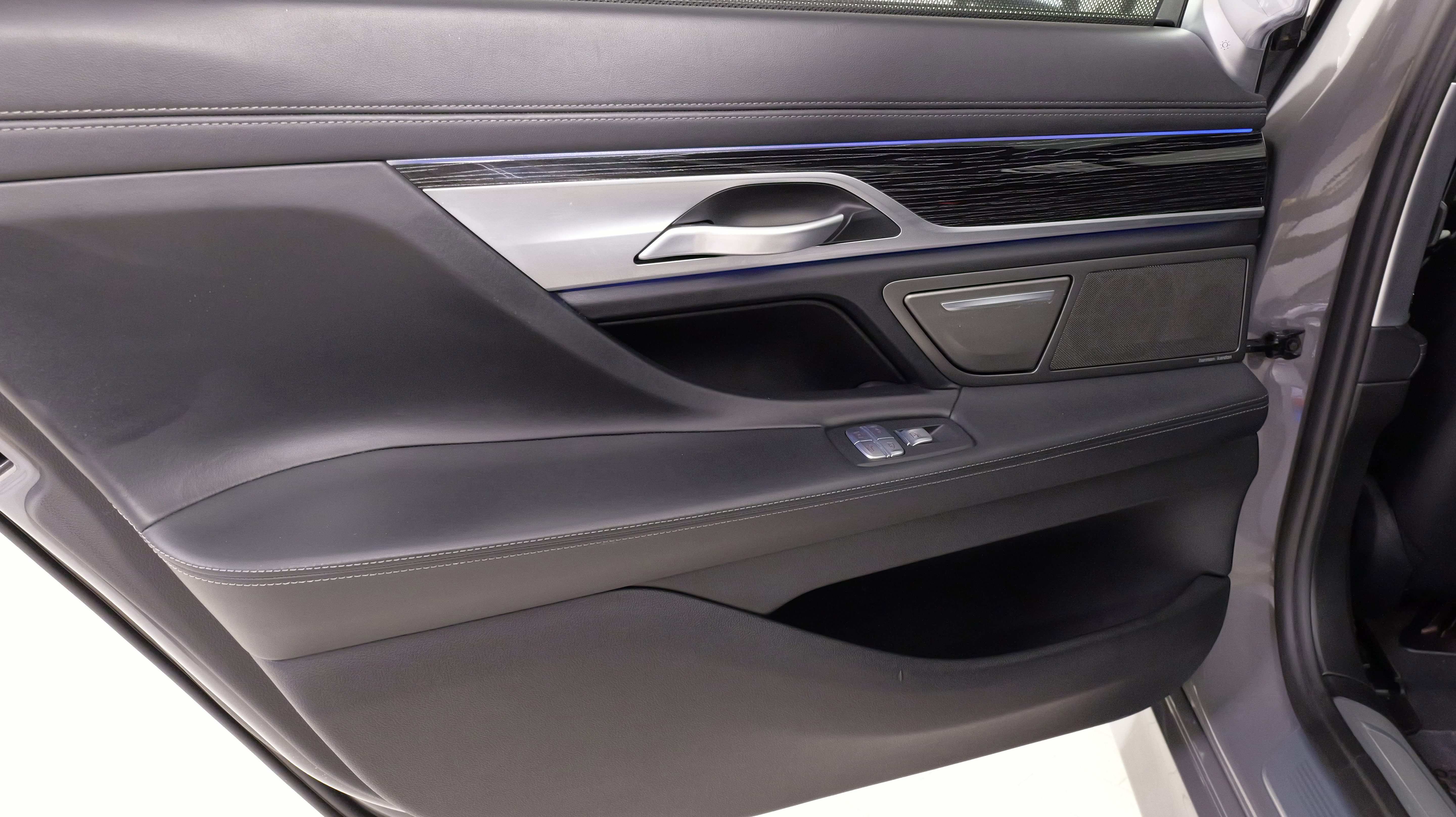 Used 2022 BMW 750i xDrive w/ Executive Package image 35