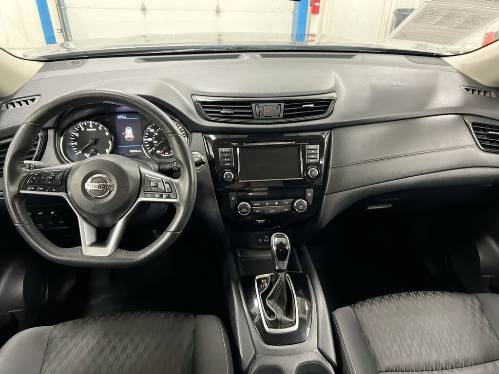 Used 2020 Nissan Rogue SV image 10