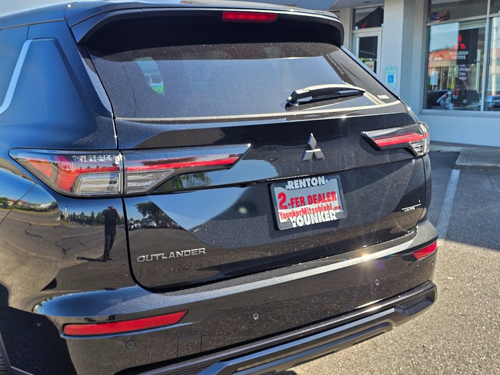 New 2026 Mitsubishi Outlander LE AWD/4WD image 10