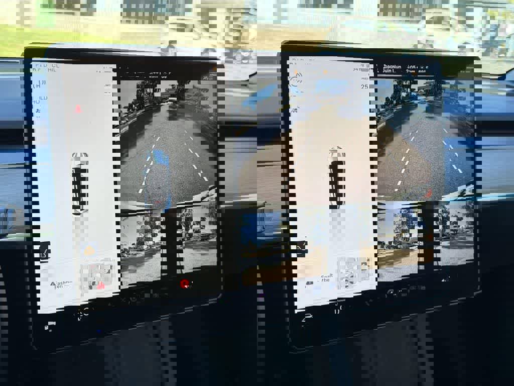 Used 2022 Tesla Model Y Long Range image 19