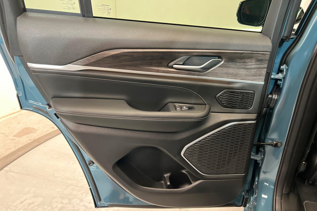 New 2026 Jeep Grand Cherokee Limited AWD/4WD image 19