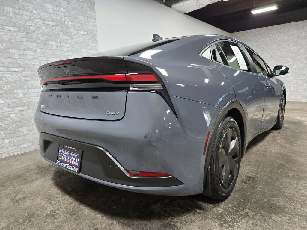 Used 2024 Toyota Prius LE AWD/4WD image 40