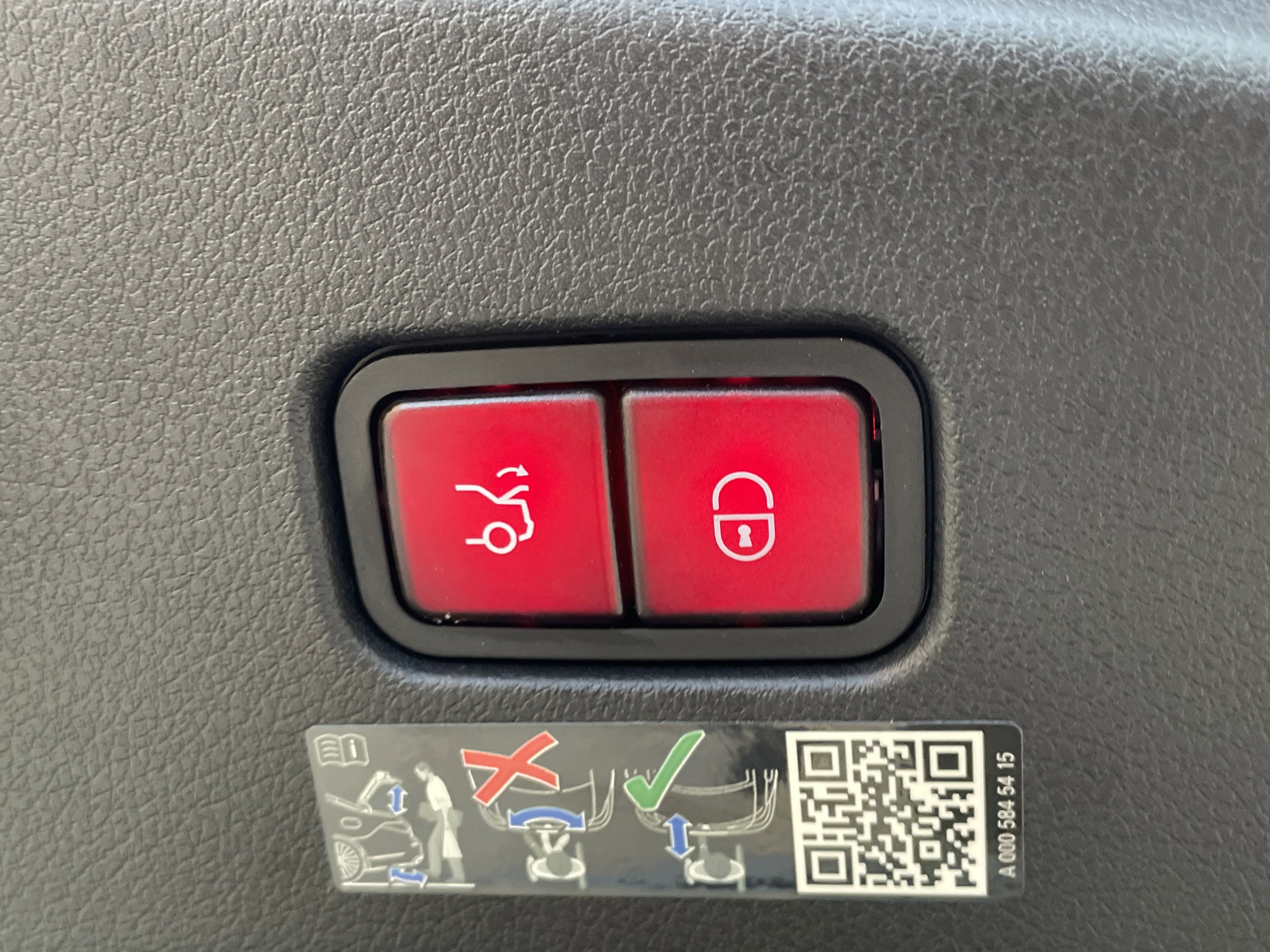 Certified 2024 Mercedes-Benz CLE 450 4MATIC Coupe image 11