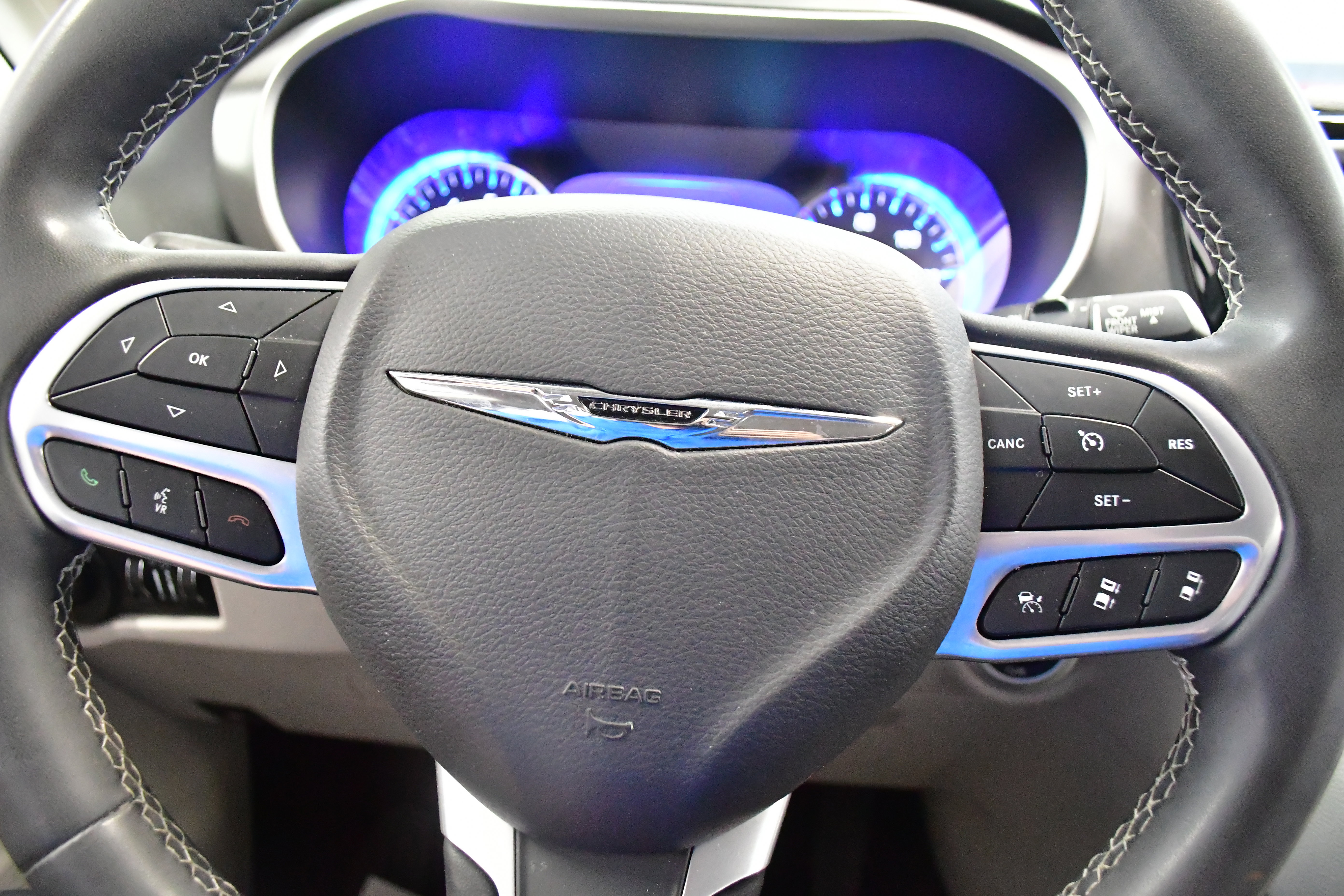 Used 2023 Chrysler Pacifica Touring-L FWD image 22