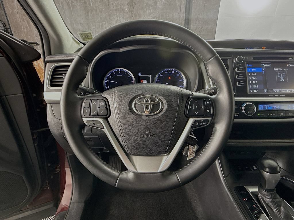 Used 2019 Toyota Highlander Plus AWD/4WD image 11