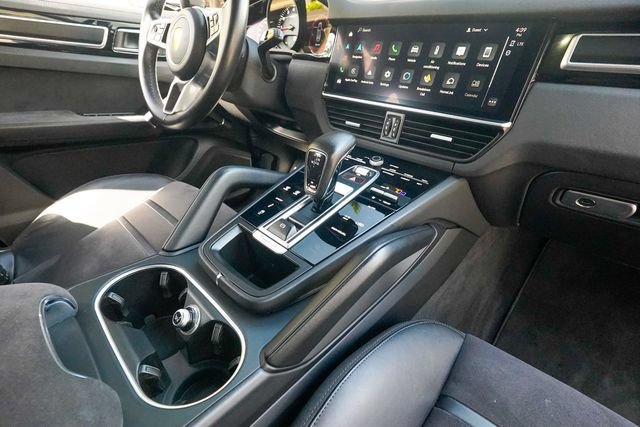 Used 2022 Porsche Cayenne GTS AWD/4WD image 95