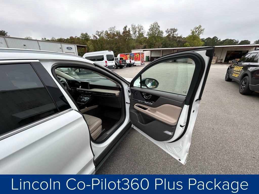 Used 2020 Lincoln Corsair Reserve w/ Equipment Group 201A image 25