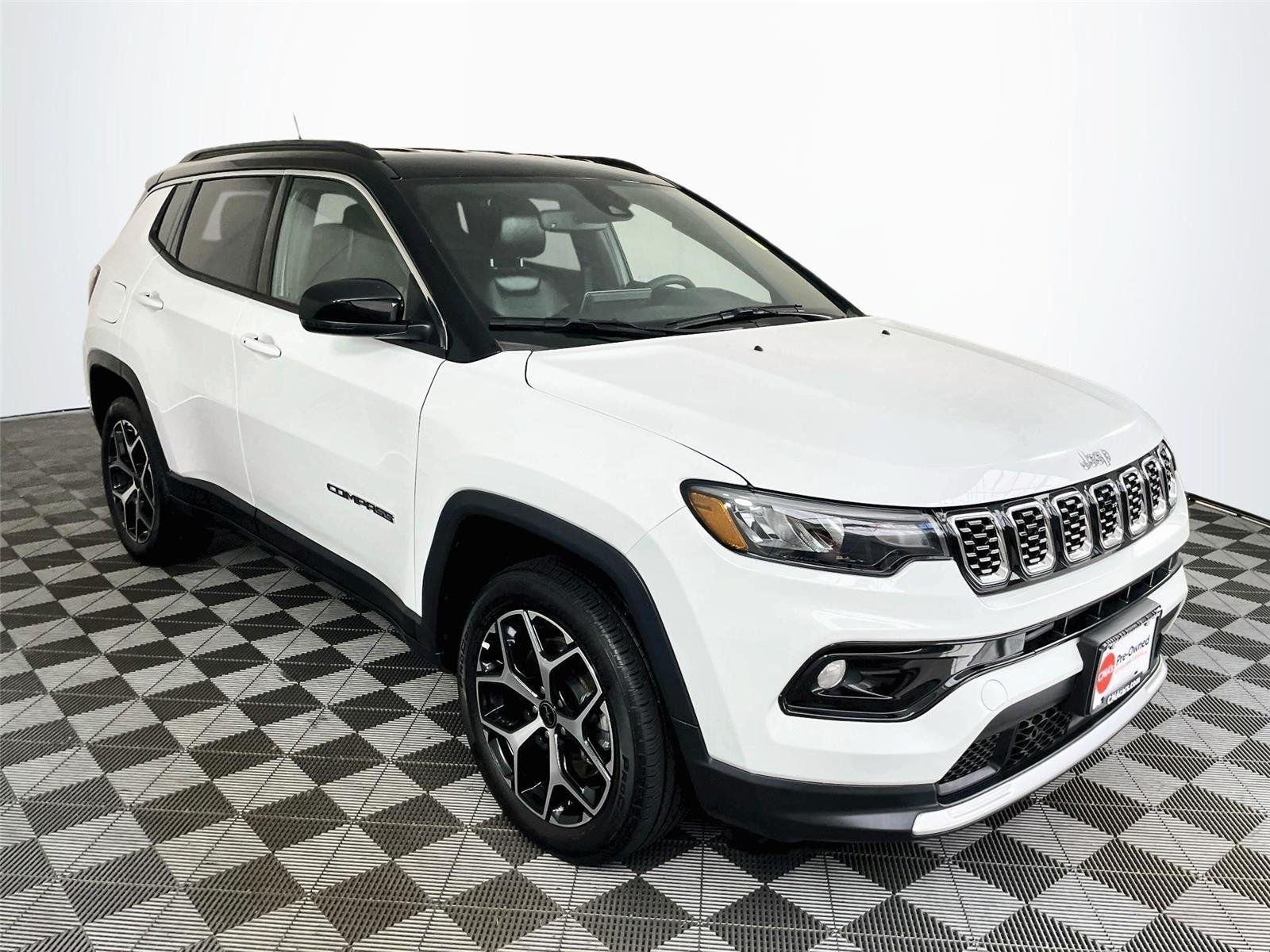 Used 2025 Jeep Compass Limited AWD/4WD image 1