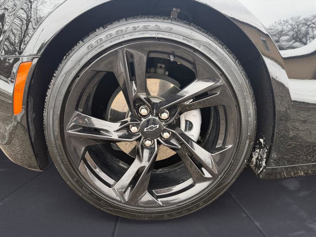 Used 2023 Chevrolet Camaro LT image 10