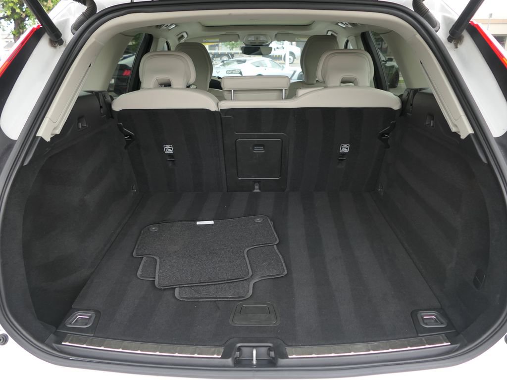 Used 2024 Volvo XC60 B5 Plus image 22