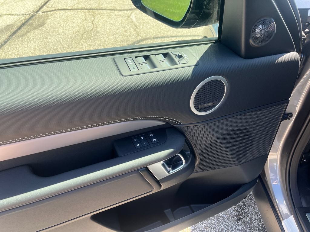 New 2026 Land Rover Discovery Dynamic SE AWD/4WD image 11