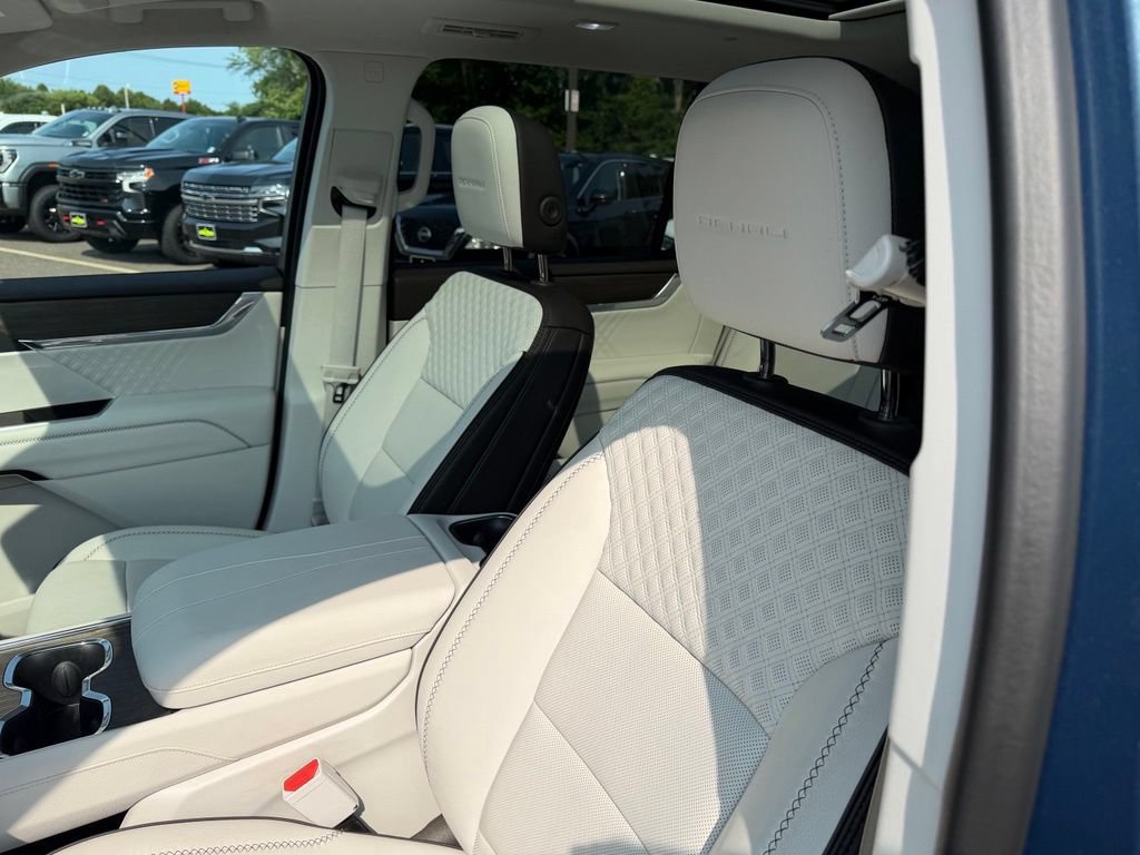 Used 2025 GMC Acadia Denali w/ Super Cruise Package AWD/4WD image 14