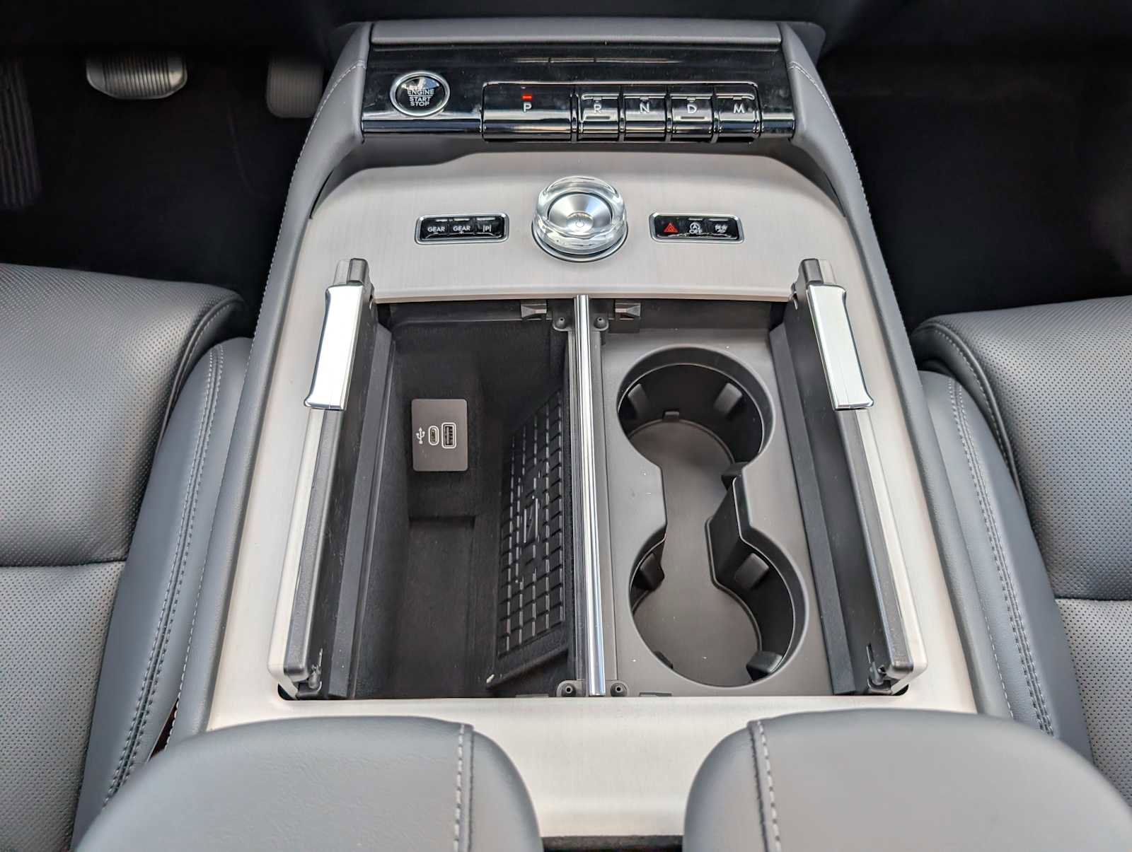 New 2026 Lincoln Navigator L Reserve w/ Jet Appearance Package AWD/4WD image 13
