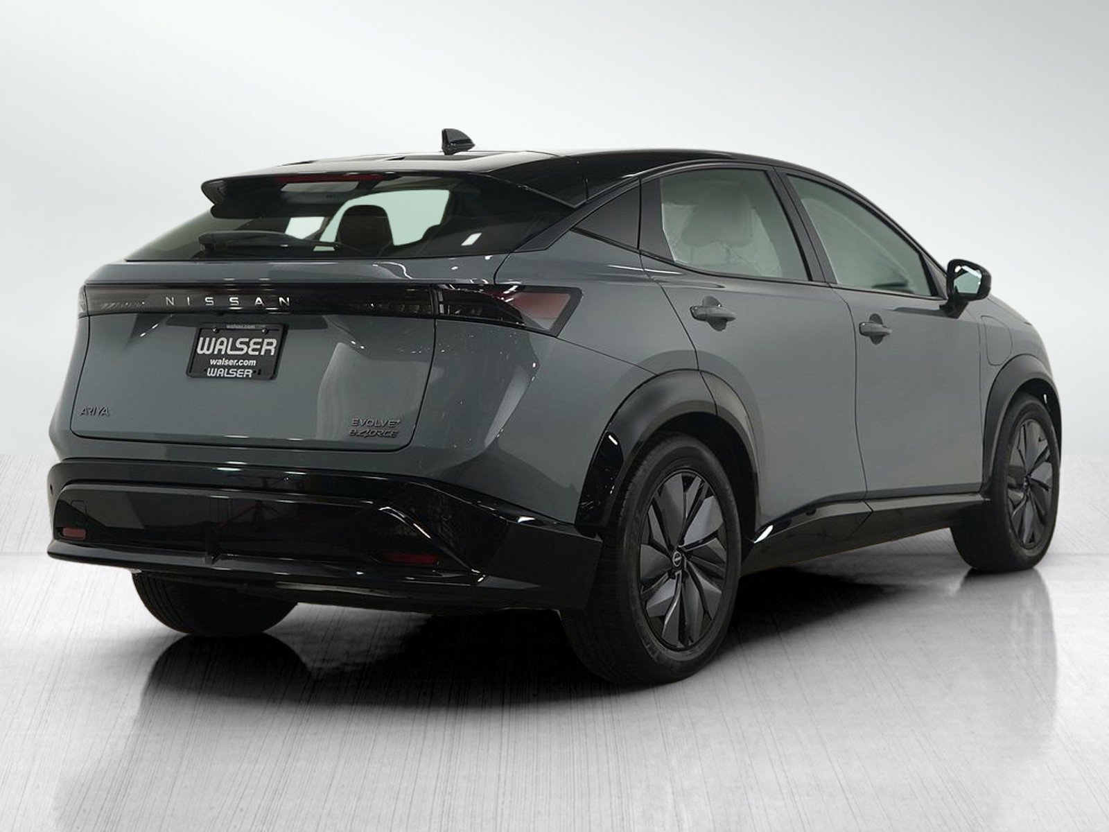 Used 2023 Nissan Ariya AWD image 5