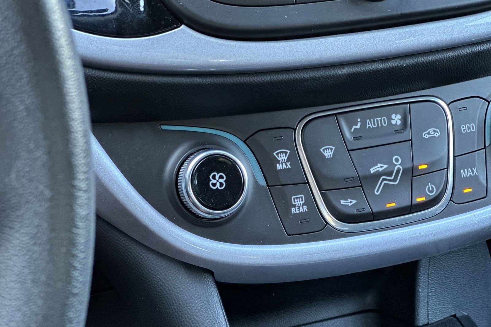 Used 2018 Chevrolet Volt LT FWD image 30