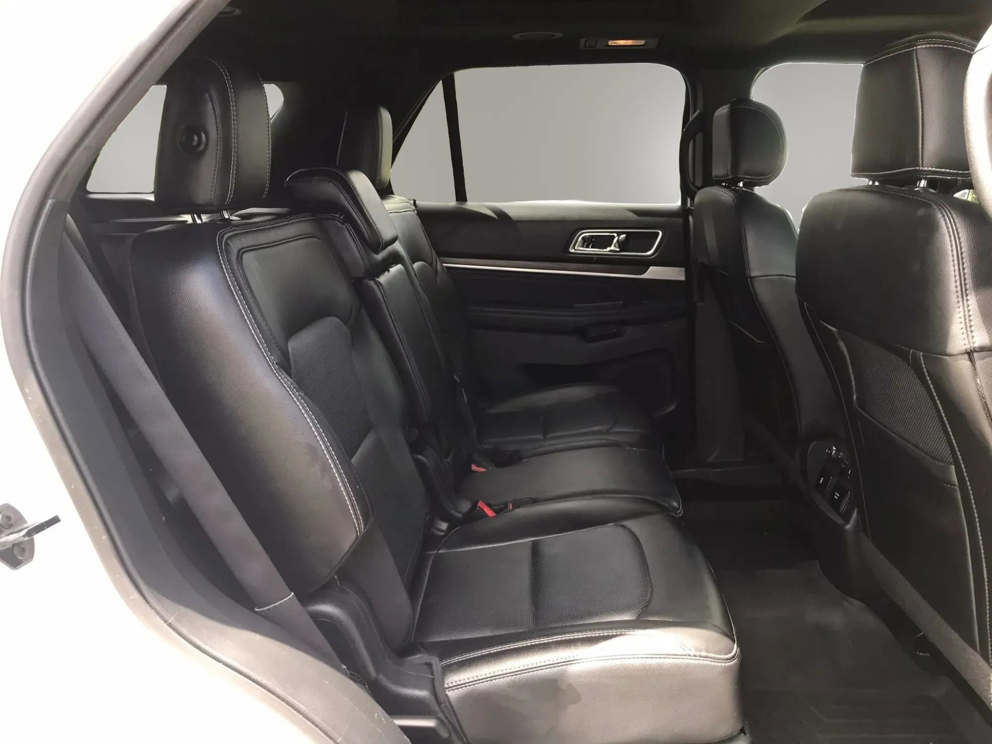 Used 2017 Ford Explorer Limited w/ Equipment Group 301A AWD/4WD image 3