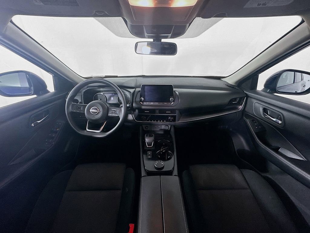 Used 2024 Nissan Rogue SV image 10