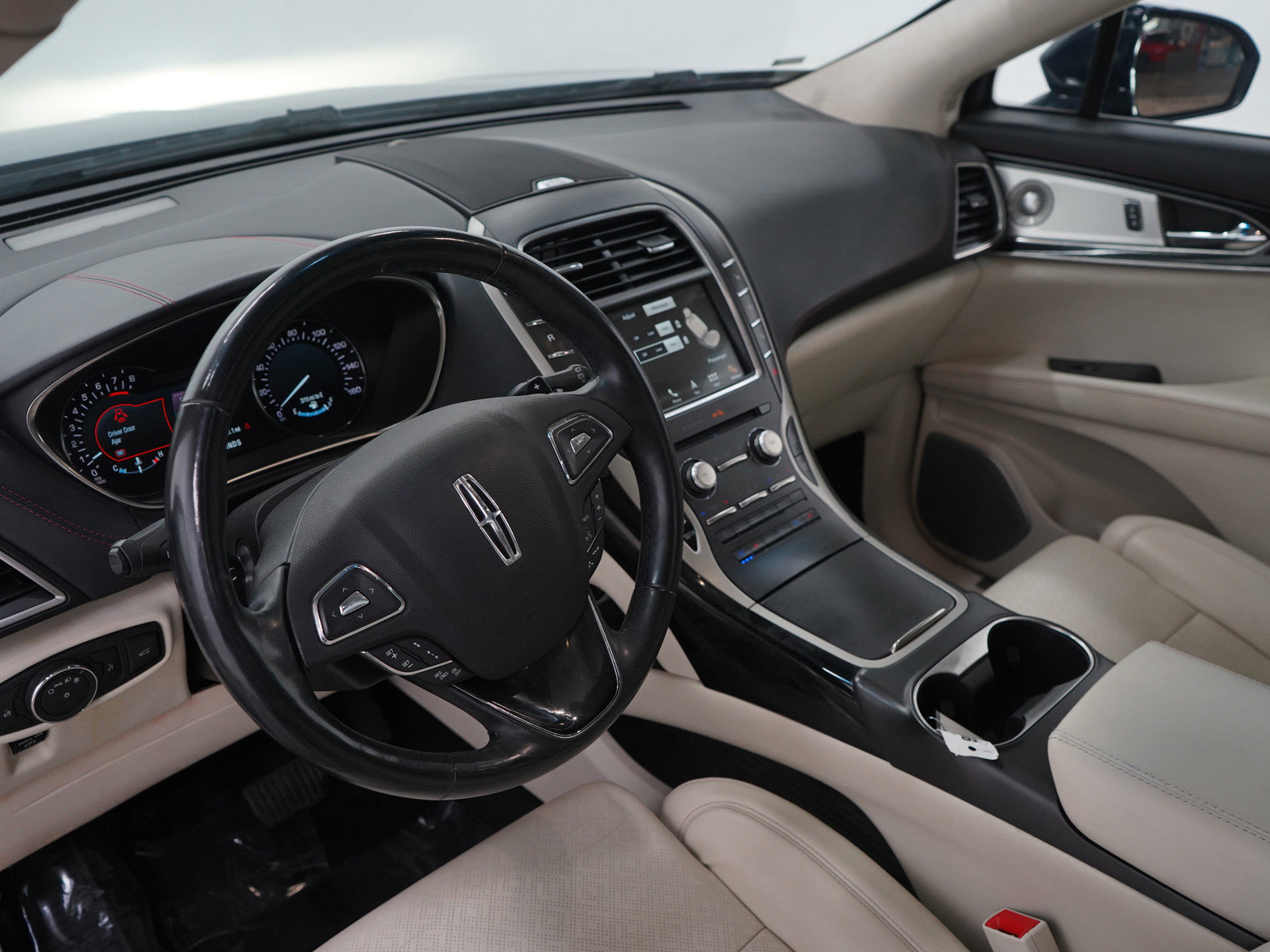 Used 2018 Lincoln MKX Black Label w/ Driver Assistance Package image 27