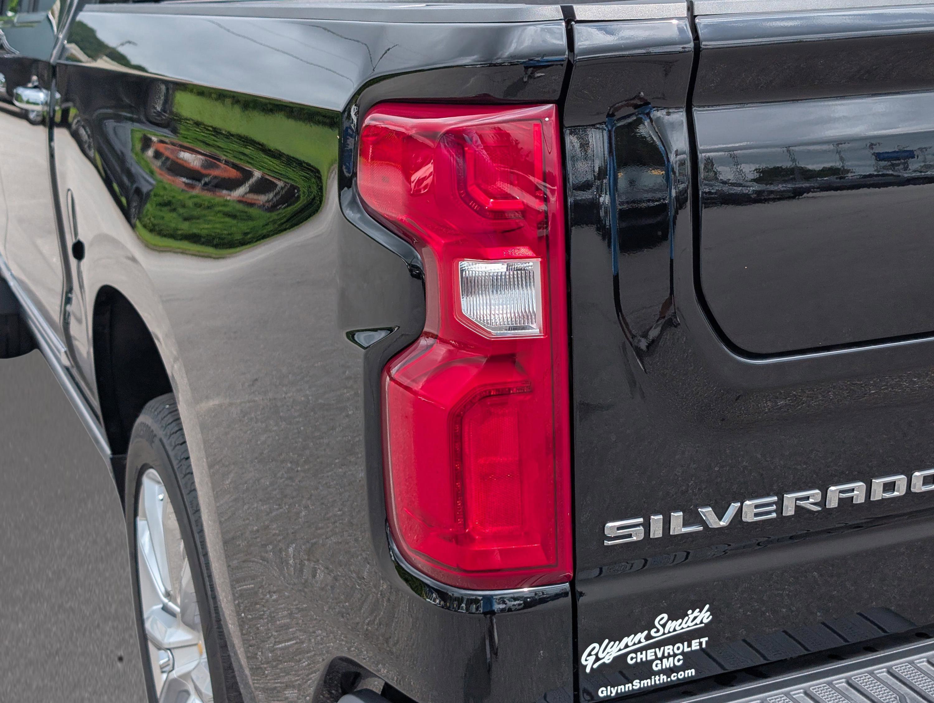 Used 2025 Chevrolet Silverado 1500 High Country w/ High Country Premium Package image 12