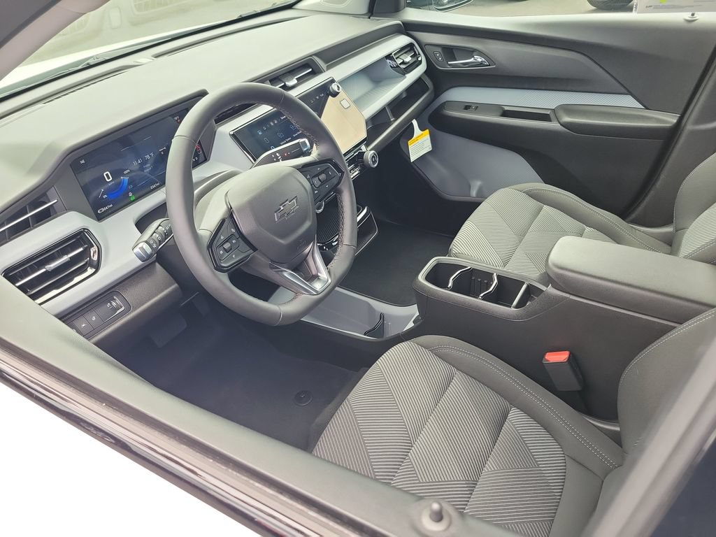 Used 2027 Chevrolet Bolt LT w/ Comfort Package FWD image 3