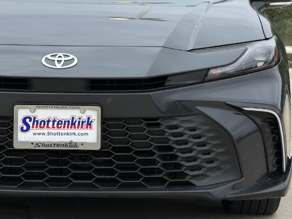 Used 2025 Toyota Camry SE FWD image 8
