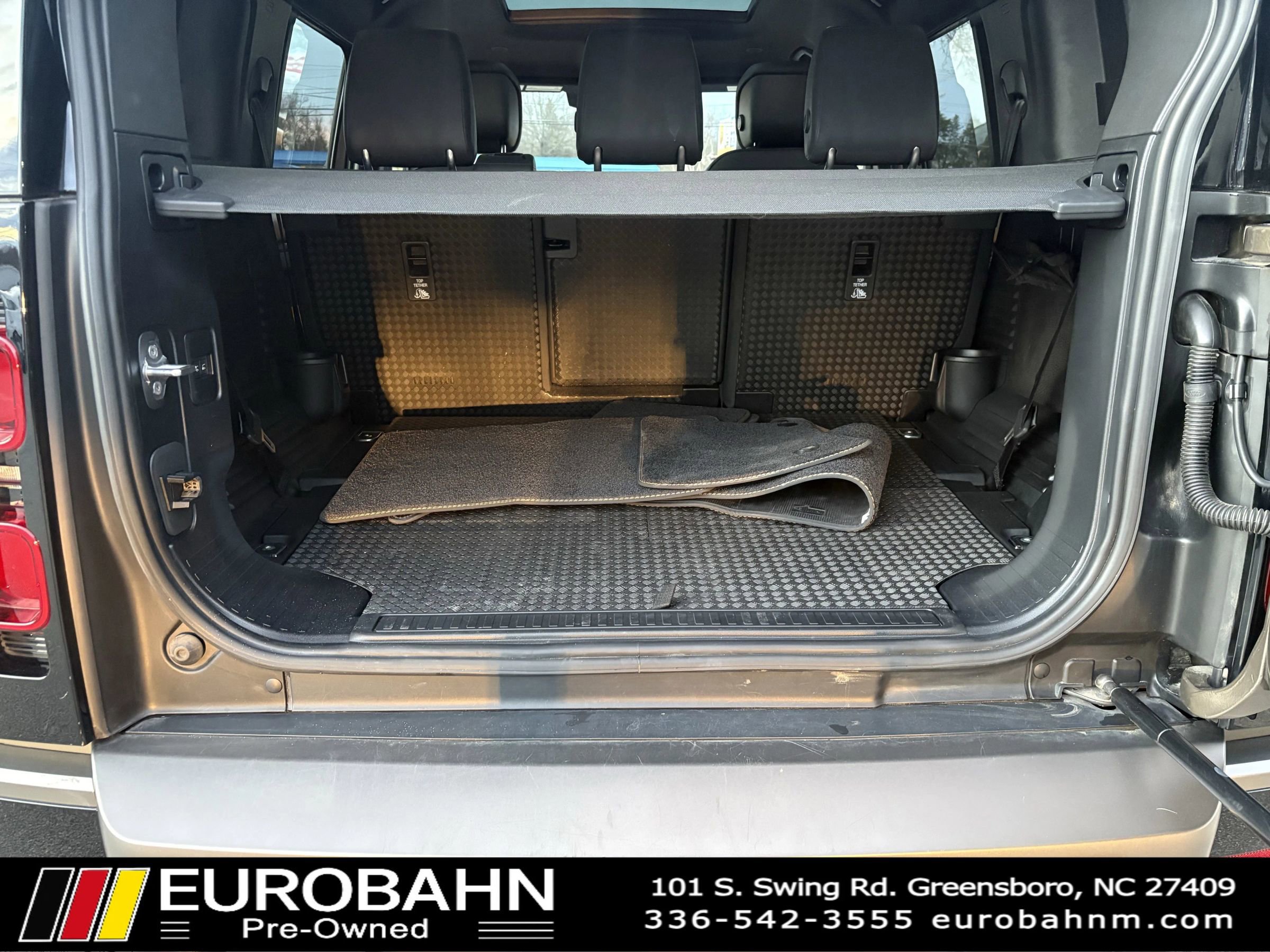 Used 2024 Land Rover Defender 110 X-Dynamic SE AWD/4WD image 37