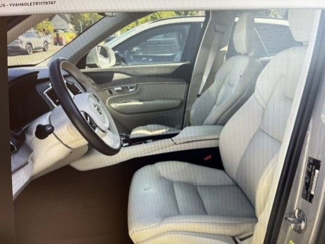 Used 2024 Volvo XC90 T8 Plus w/ Protection Package Premier AWD/4WD image 4