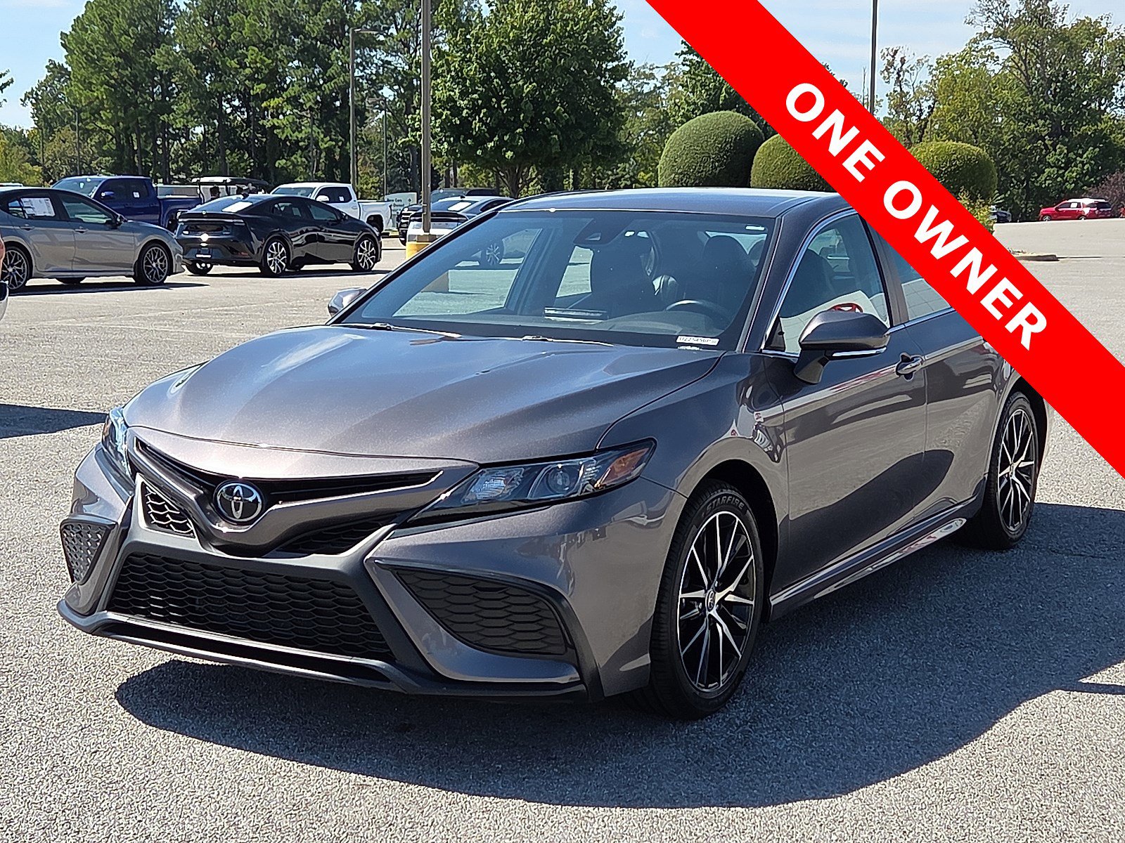 Used 2024 Toyota Camry SE video 2