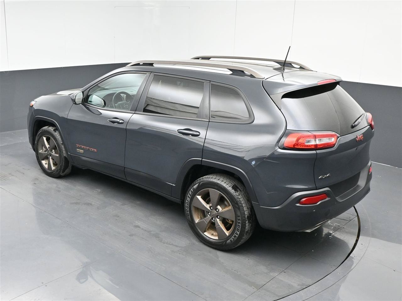Used 2017 Jeep Cherokee 75th Anniversary AWD/4WD image 28
