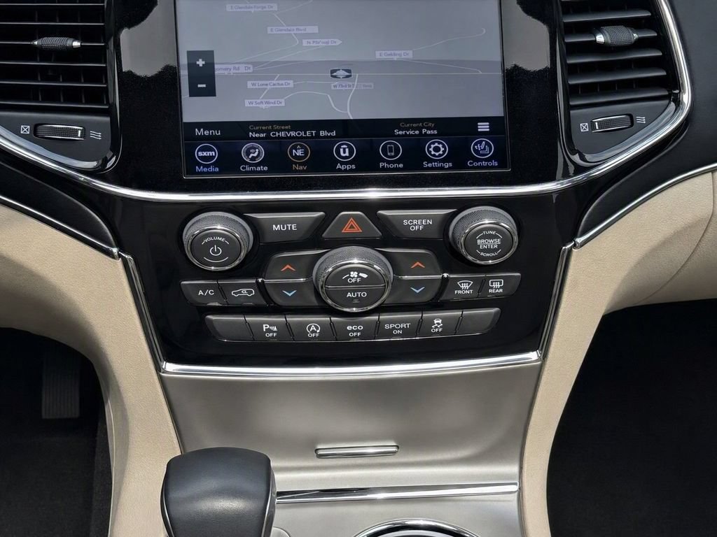 Used 2020 Jeep Grand Cherokee Limited AWD/4WD image 25