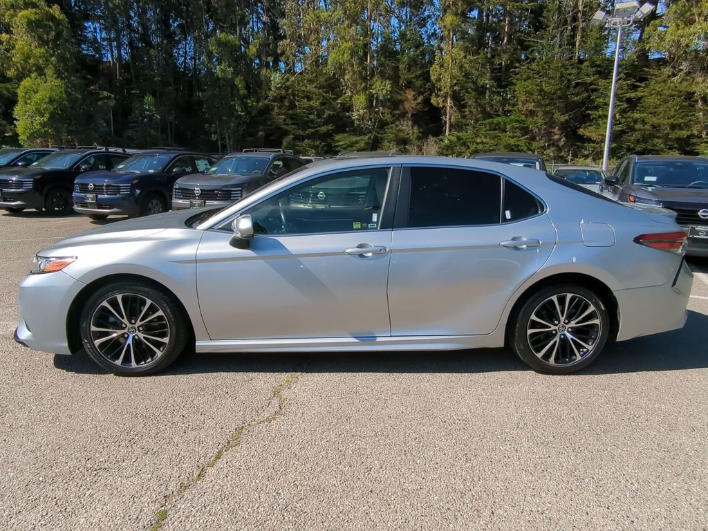 Used 2018 Toyota Camry SE w/ Moonroof Package FWD image 8