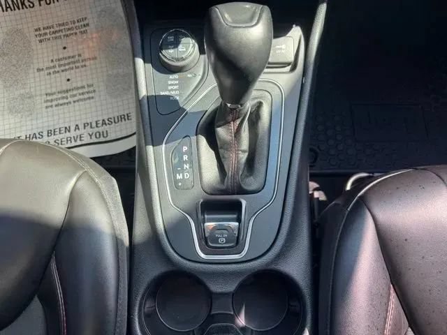 Used 2022 Jeep Cherokee Trailhawk w/ Comfort/Convenience Group AWD/4WD image 27