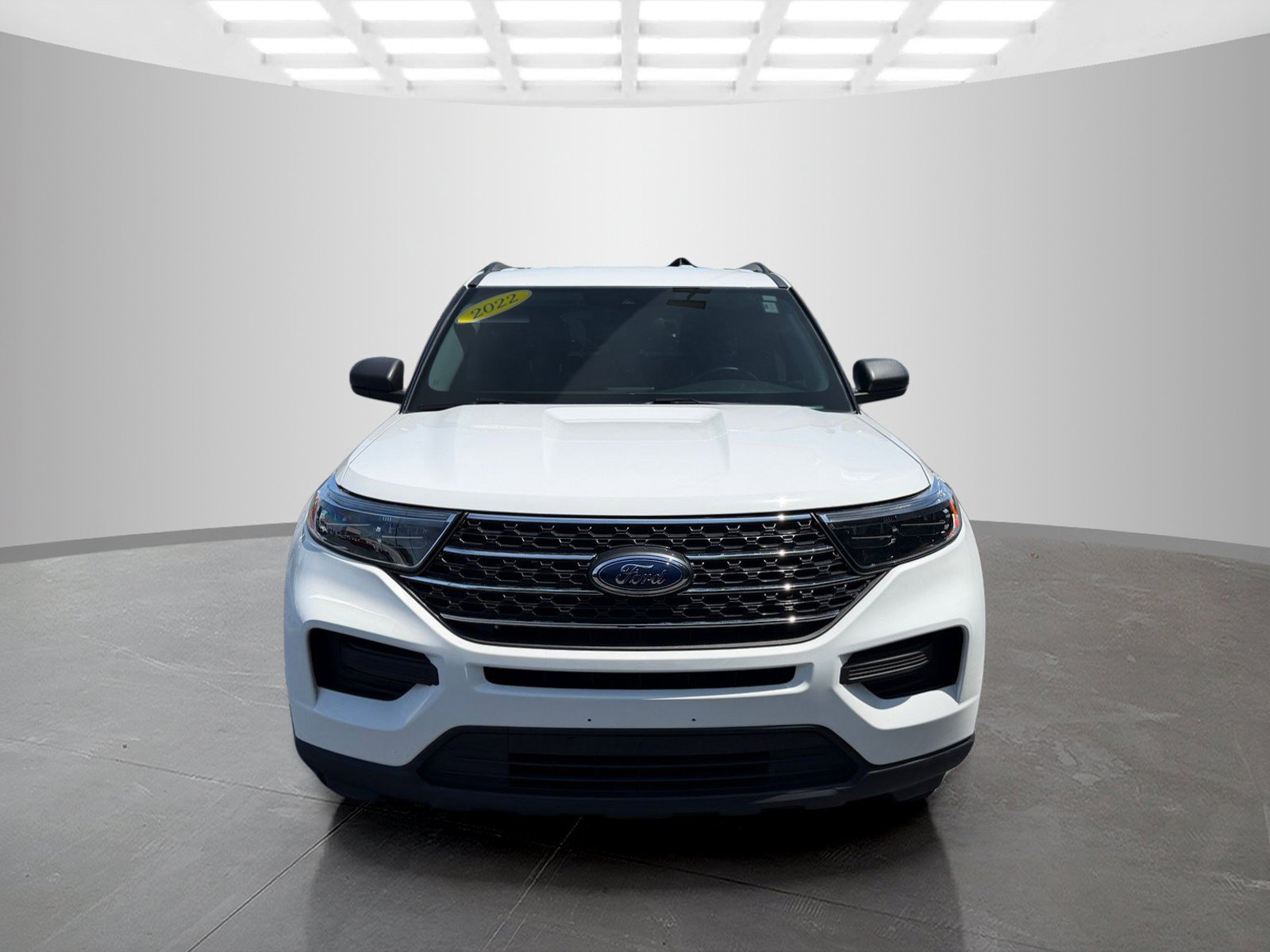 Used 2022 Ford Explorer XLT AWD/4WD image 2