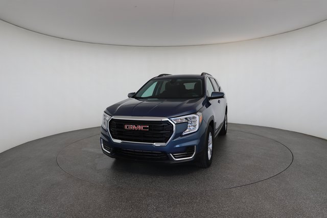 Used 2024 GMC Terrain SLE w/ Driver Convenience Package image 32