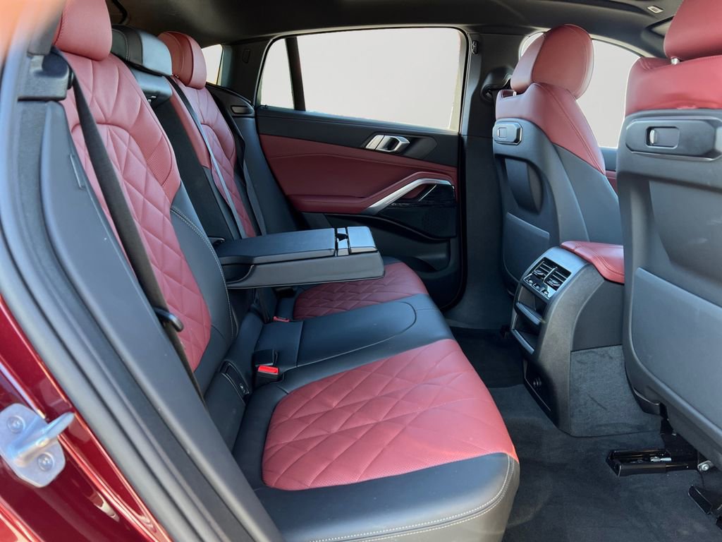 Used 2025 BMW X6 xDrive40i image 11