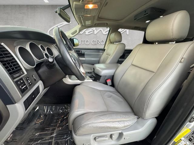 Used 2017 Toyota Sequoia SR5 w/ Premium Package RWD image 19