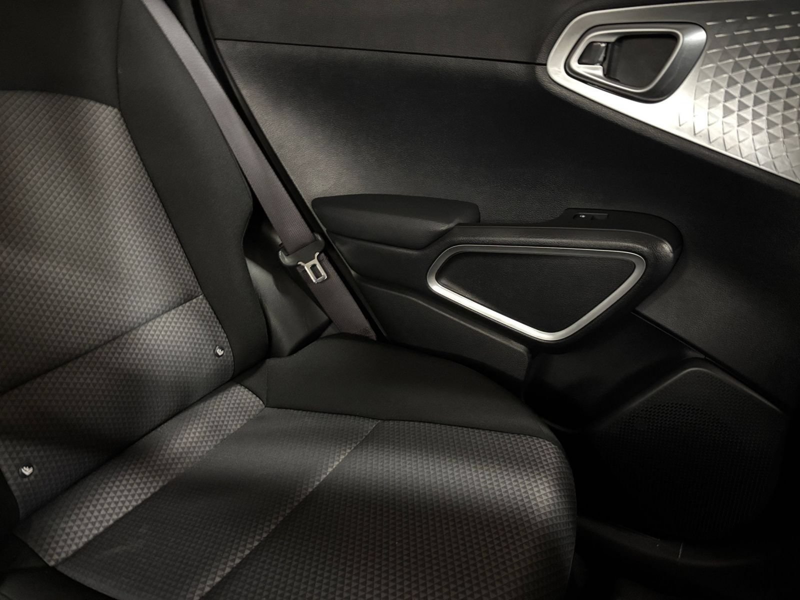 Used 2025 Kia Soul LX w/ LX Technology Package FWD image 34